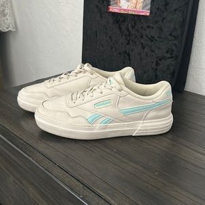 Reebok old school cream and blue